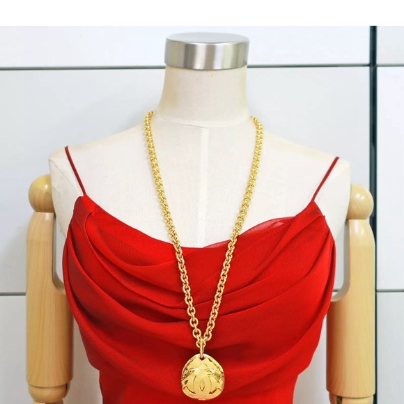 💝 Auth CHANEL Set CC Logo Chain Pendant Necklace with Earrings + Box💝 - Picture 9 of 10